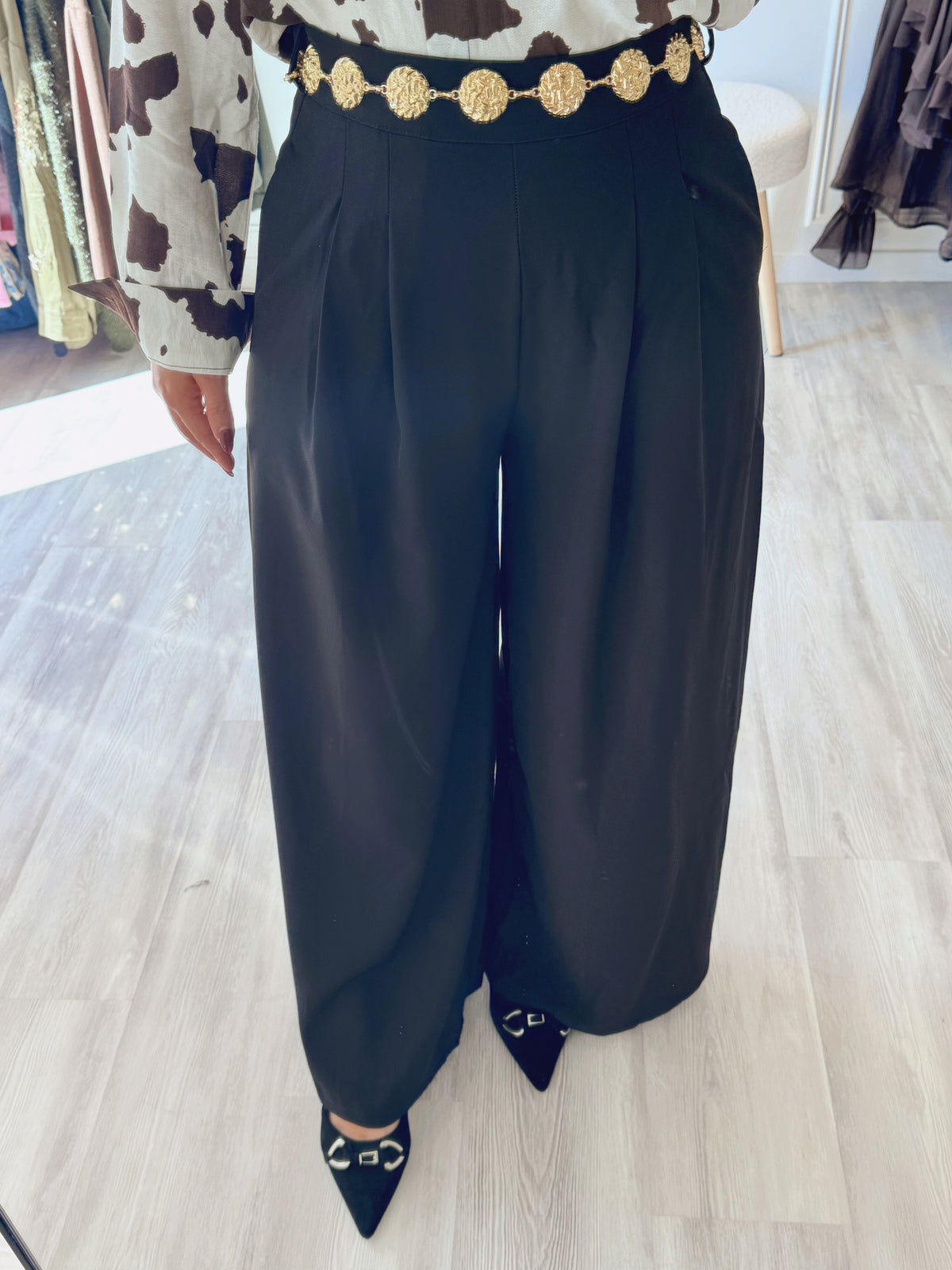 Pantalon Léna – Noir fluide + ceinture dorée offerte 🌟