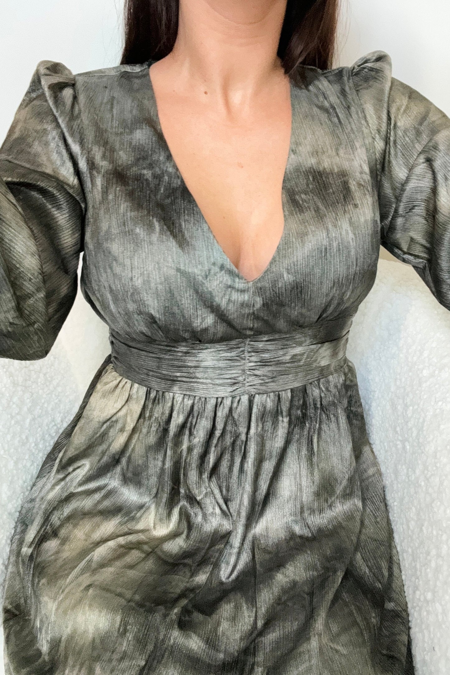 Robe satiné et motifs fumés