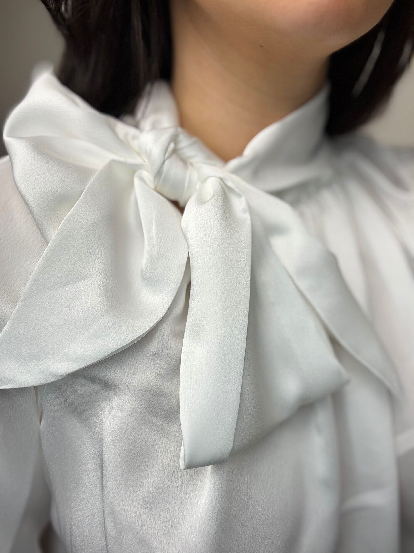 Blouse "Élégance en Blanc"