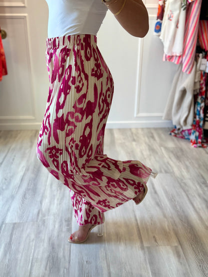 Pantalon Alma – Plissé fluide & imprimé fuchsia vibrant 🌸