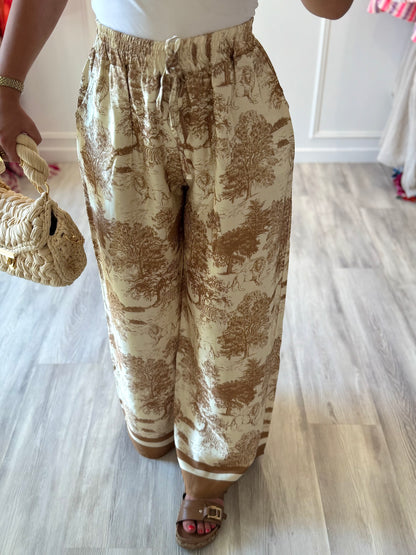 Pantalon Camille – Toile de Jouy caramel & élégance douce 🤎