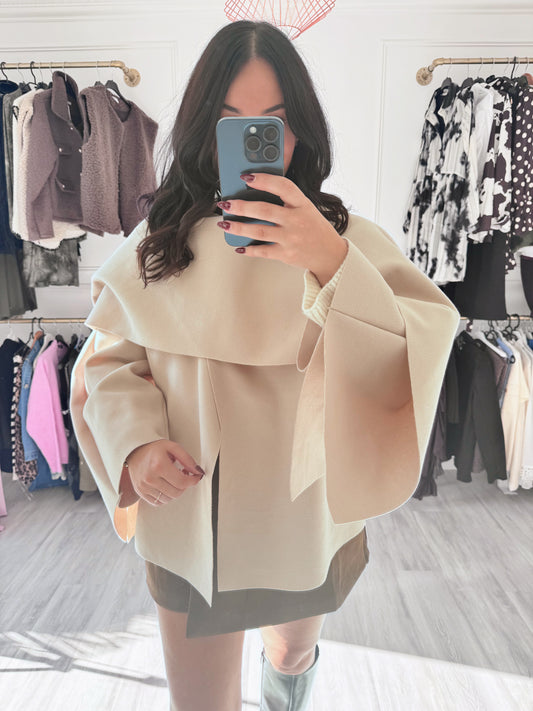Cape Adélia – Beige douce et structurée 🤍