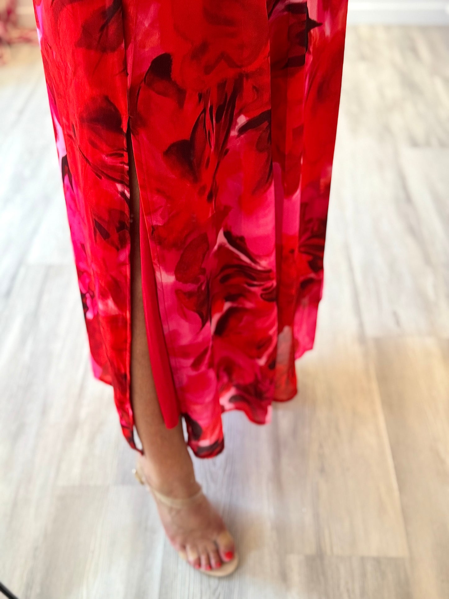 Jupe Latina – Rouge passion & fluidité florale 🌺