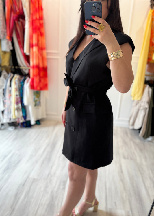 Clara – La robe blazer noir absolu