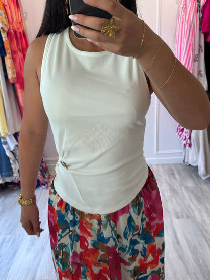 Débardeur Inès – Blanc, minimaliste et twisté avec style 🤍