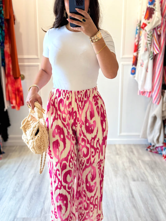 Pantalon Alma – Plissé fluide & imprimé fuchsia vibrant 🌸