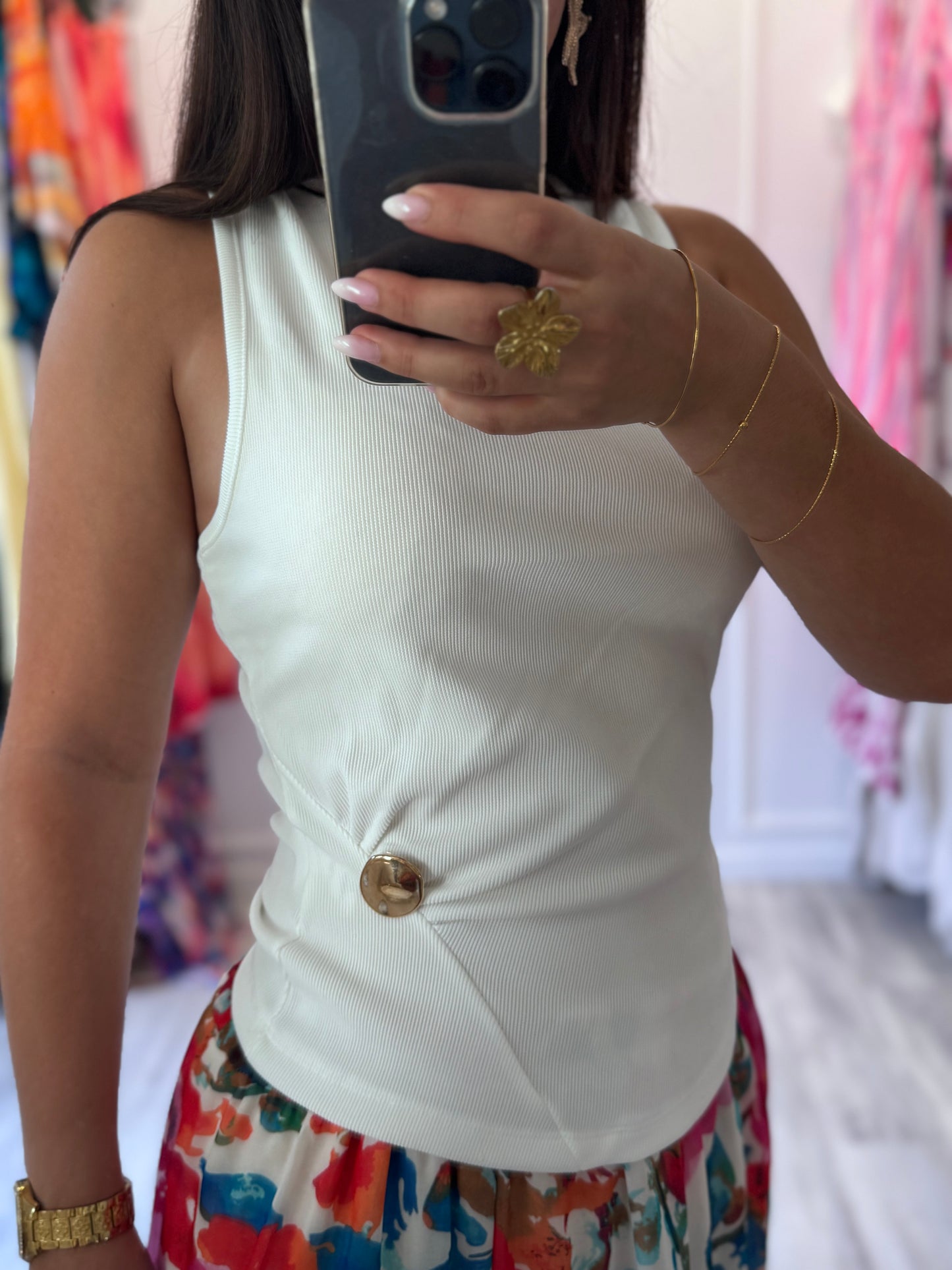 Débardeur Inès – Blanc, minimaliste et twisté avec style 🤍