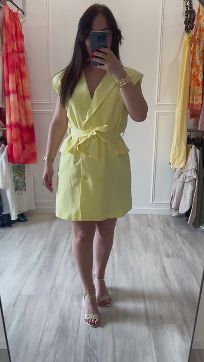 Clara – La robe blazer jaune fraîcheur