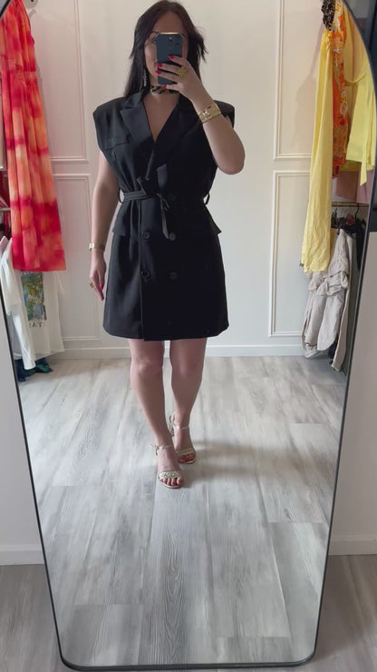Clara – La robe blazer noir absolu